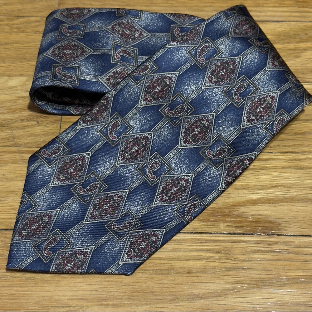 NEW Henry Grethel Classic Blue and Red Geometric Silk Tie Perfect